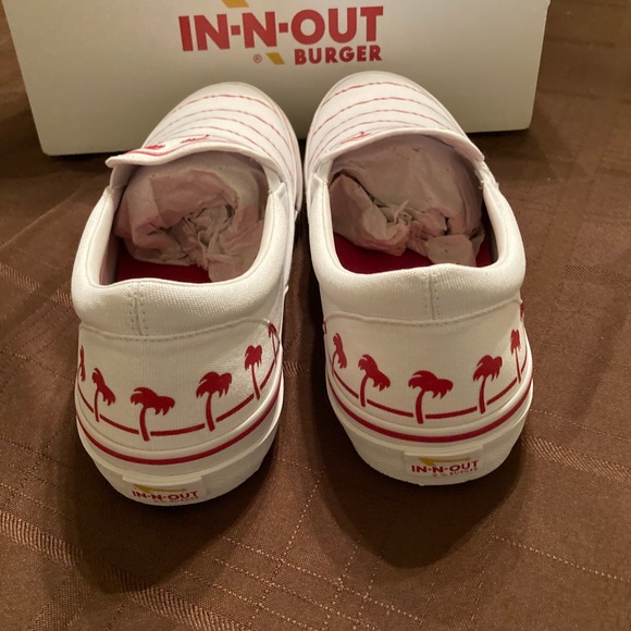 NEW MENS IN-N-OUT IN N OUT  BURGER SNEAKERS TENNIS SHOES SZ 11 COLLECTIBLE GIFT - Picture 8 of 12
